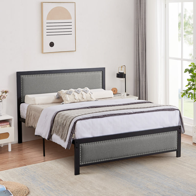 Tontouta 3 Piece Bedroom Set Upholstered Bed Platform with 2 Charging Station Nightstands Bedside, Queen