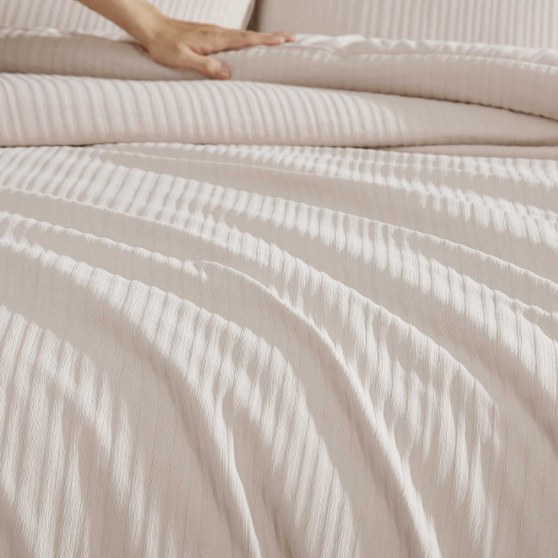 Vera Wang Chenille Beige Reversible Comforter Set, Queen Comforter + 2 Standard Shams