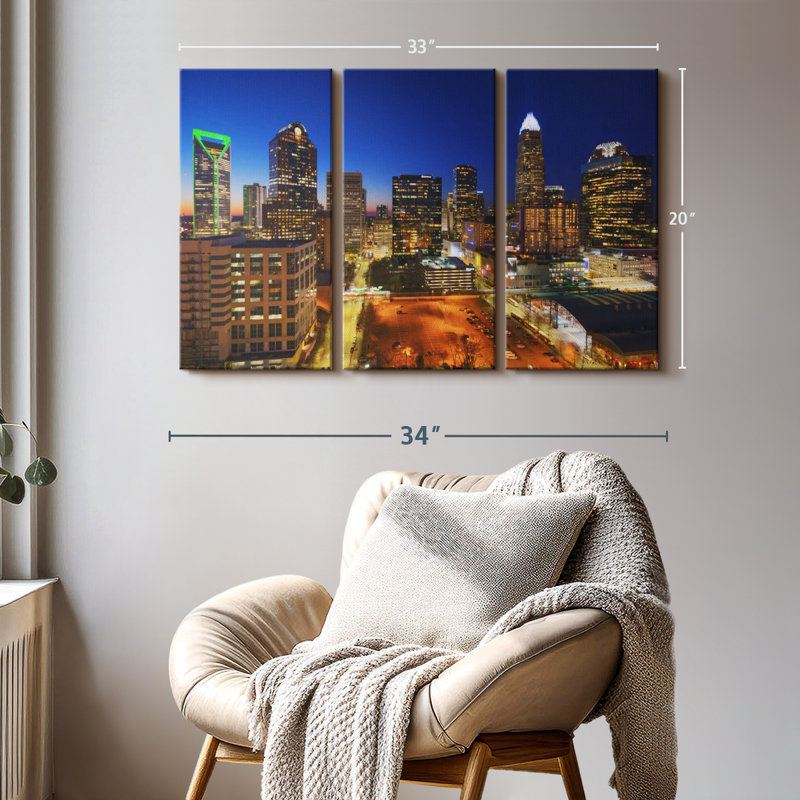 «Charlotte Night Skyline» sur toile, H 20 po x l 33 po x P 1,25 po
