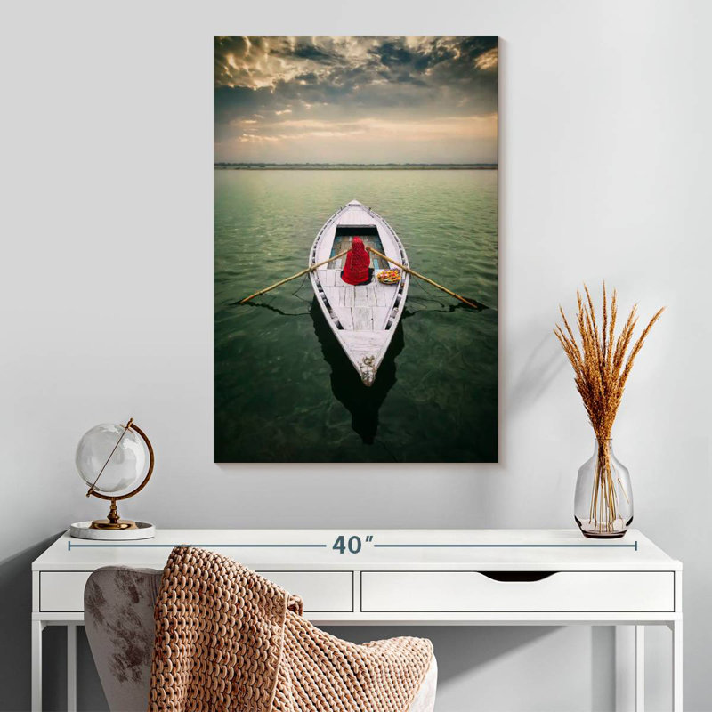 Aime, femme en bateau à longue queue, rivière Ganges, Varanasi, H 30 po x l 20 po