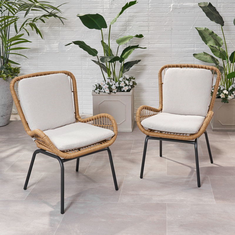 Chaises ouvertes pliantes - Convenance moderne pour tout espace Design de chaises longues brunes avec matériaux