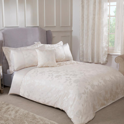 Edmiston Floral Duvet Cover Set with Pillowcases Included