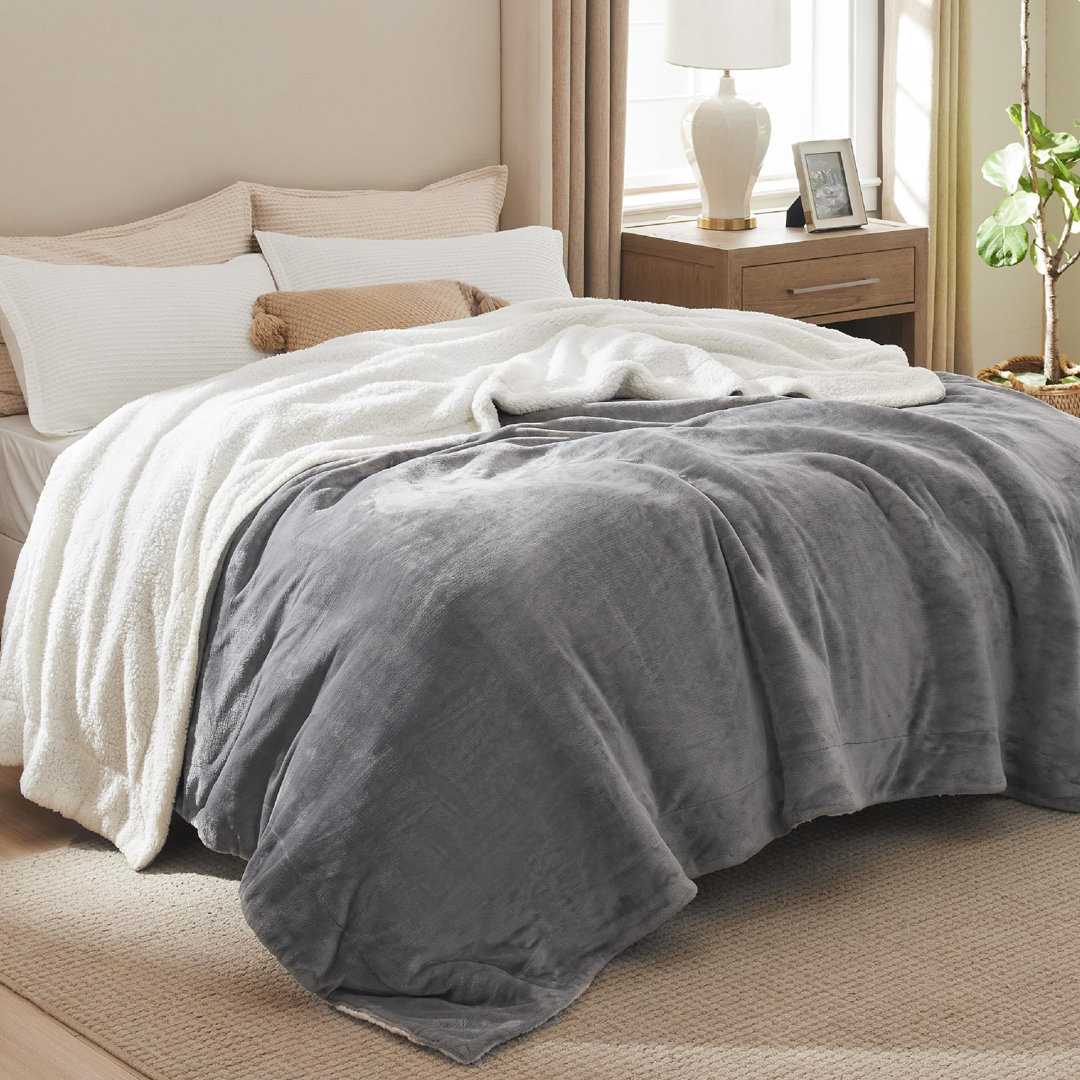 Bedsure 260gsm Sherpa Fleece Blankets for Bed - Thick and Warm Bedsure 