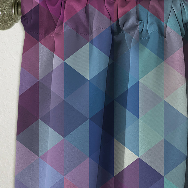 Panneau de rideau simple occultant géométrique triangulaire dans les tons de bleu et de magenta, L 52 po x L 95 po