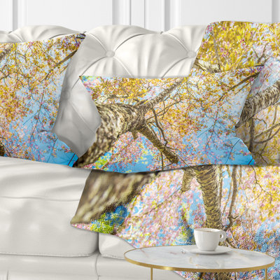 Coussin lombaire arbre de noël sous branche d’arbres cerises