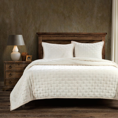 Stella Velvet Quilt Set