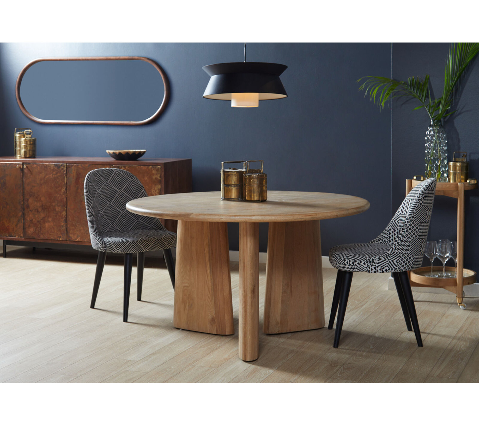 Daymon 52'' Round Dining Table