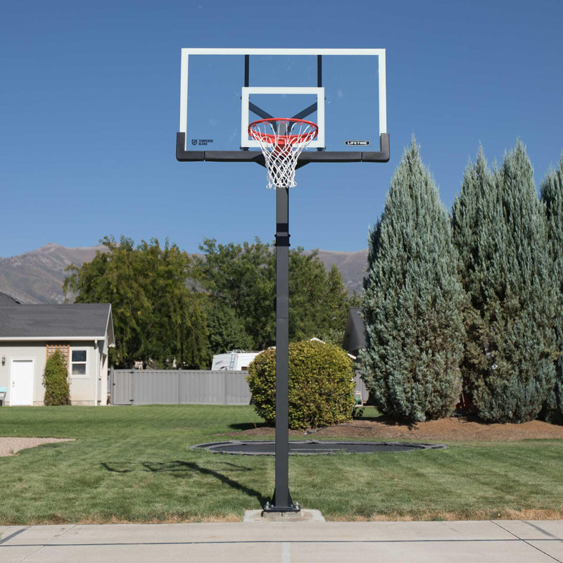 Panier de basket-ball à hauteur réglable Lifetime (panneau en verre trempé), 148 po x 60 po x 67 po