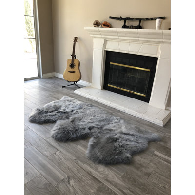 Tapis gris à poils longs fabriqué à la main Amaranta