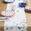 Chemin de table FIESTA Breezy Floral, blanc / bleu / rose, 72 po