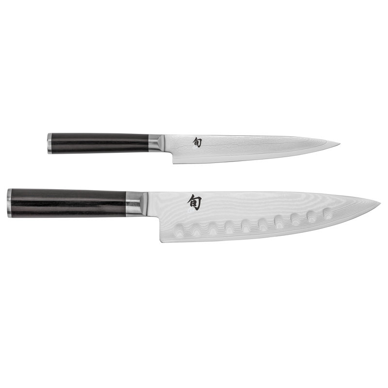 L'ensemble de démarrage Shun Classic 2 pièces comprend un couteau de sol creux de 8 po et des couteaux utilitaires dentelés de 6 po, un ensemble de couteaux japonais fabriqués à la main, un noyau VG-MAX avec un revêtement en acier inoxydable de Damas et une poignée Pakkawood 