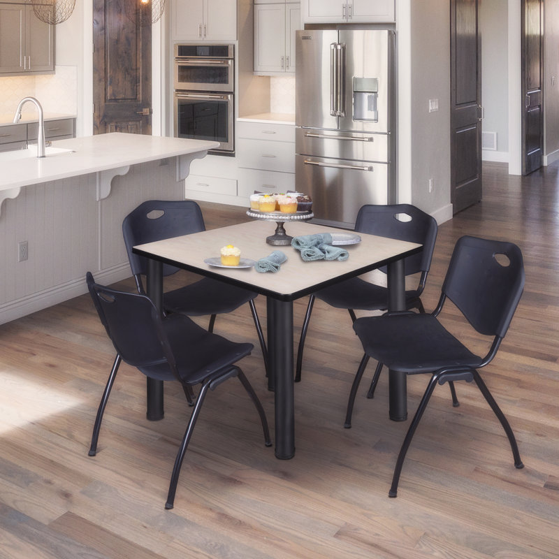 Plateau de table Kee Square, 4 chaises empilables, Érable, Noir, 30" W x 30" D