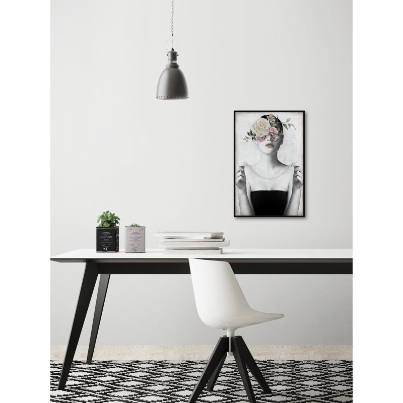 "Porter mes perles" par Marmont Hill - reproduction sur toile flottante, H 45 po x l 30 po x P 1,5 po