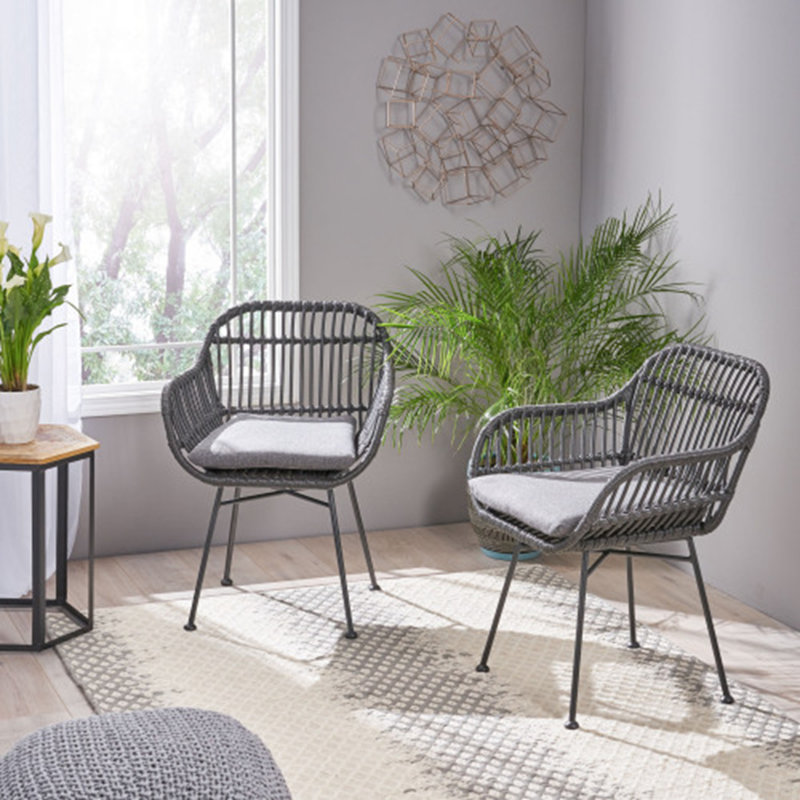 Chaises en faux rotin tissé avec coussins Rodney (ensemble de 2), Gris foncé / Noir