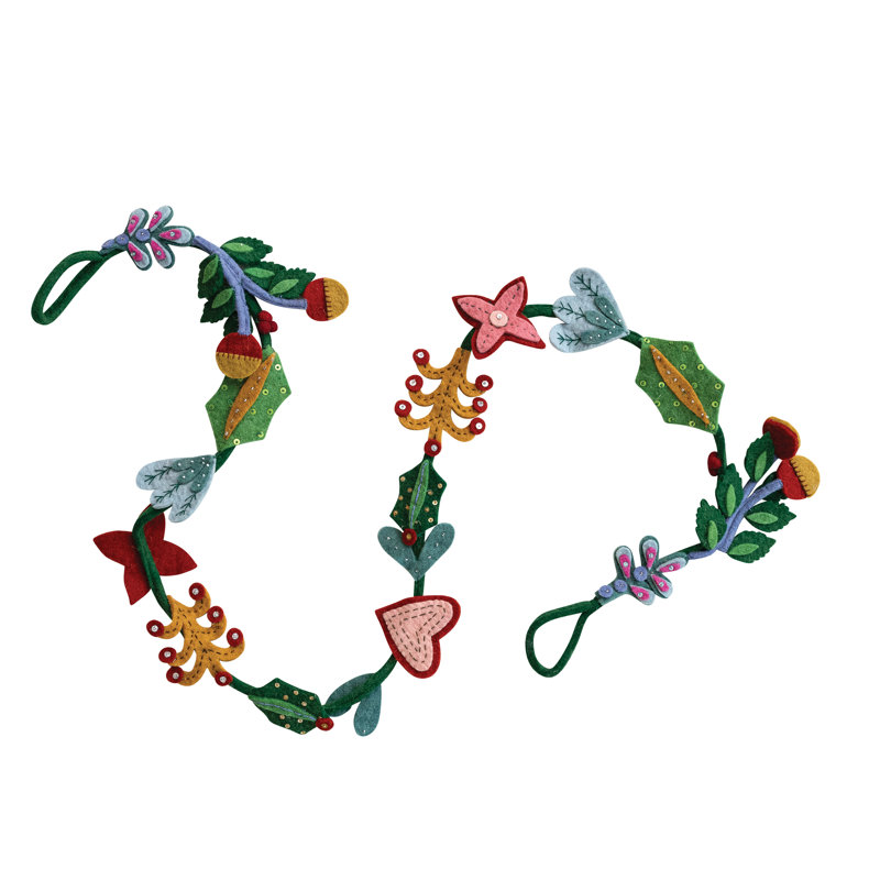 Guirlande fantaisiste en feutre de laine avec fleurs et cœurs