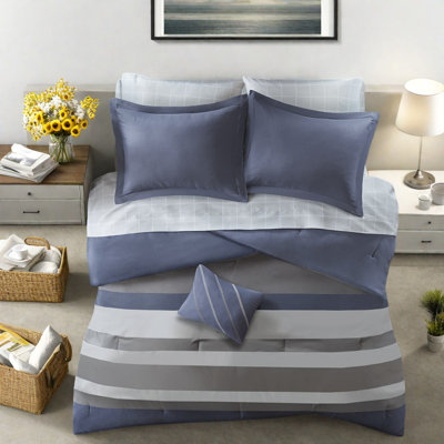 Hypoallergenic Queen Bedding Sets, Polyester, Striped Modern Style For Home