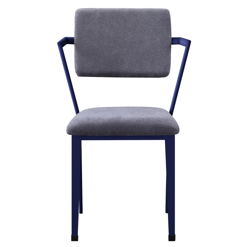 Chaise de bureau grise et bleue à dossier ouvert avec repose-pieds en tissu gris moderne et base bleue respirante