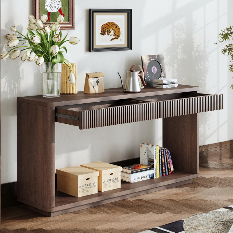 Console moderne à 2 tiroirs cannelés de 152 cm (60 po), en placage de bois naturel, idéale comme table d'appoint derrière un canapé, pour le salon, le corridor, l'entrée ou le bureau. Finition noyer.