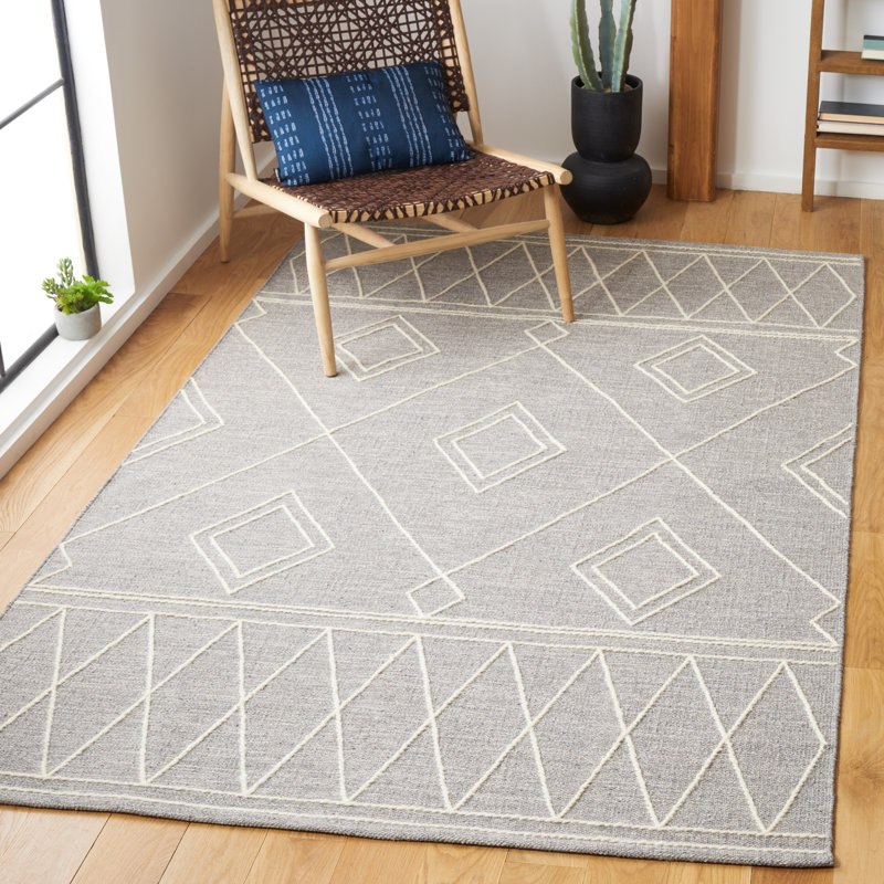Holtby Southwestern Handmade Flatweave Gray/Ivory Area Rug, Rectangle 5' x 8'