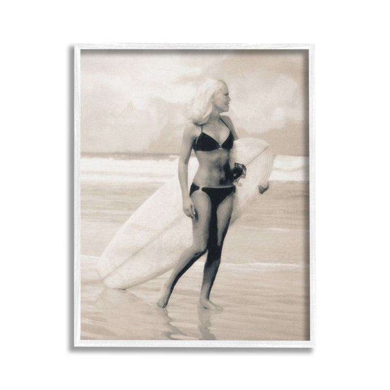 «Surfing Woman on Shore», estampe numérique encadrée par GraffiTee Studios, Giclée encadrée blanc bord de mer