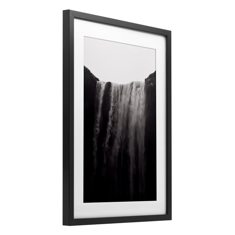 «Skogafoss Islandic Waterfall», reproduction encadrée sous verre, conception de Jade Sharp Photo, H 20 po x l 14 po