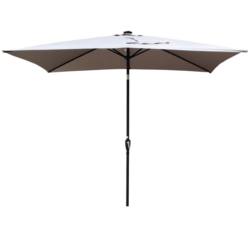 Parasol de patio rectangulaire - 10 pi x 6,5 pi À énergie solaire. Auvent. Manivelle et bouton-poussoir inclinable. 26 lumières. Mât noir. Gris moyen Matériau de l'auvent à DEL près de la piscine. À énergie solaire. Espace piscine