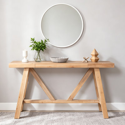Wooden Insignares with sturdy legs