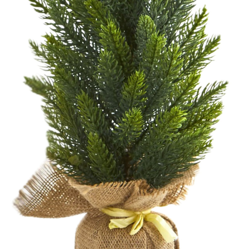 3 arbres de feuillage artificiel dans un ensemble libre