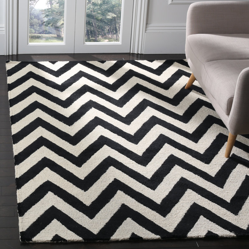Nero Chevron Wool Area Rug, Rectangle 122 x 183 cm