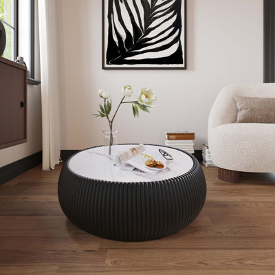 Table basse moderne en cuir fritté clair en forme de tambour pour le salon