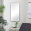 Miroir mural en bois avec un cadre fin et minimaliste-413346714-413346694