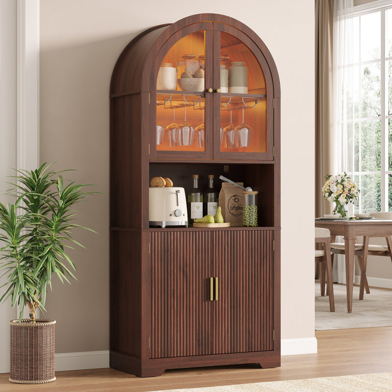 Grande armoire à vin arquée de 70 po avec éclairage à DEL, armoires de bar à café cannelées avec porte-verres à pied, Noyer