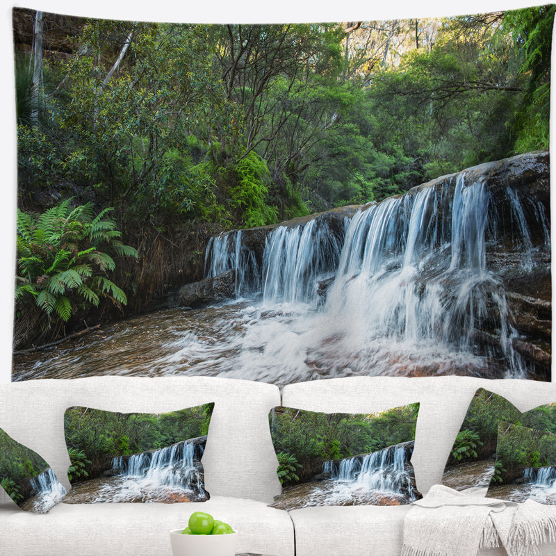 Tapisserie de polyester magnifique en cascade avec des accessoires suspendus inclus, H 50 po x l 60 po