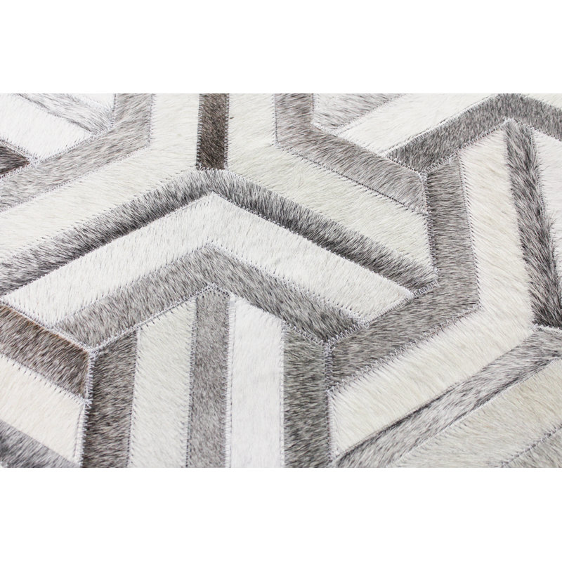 Handmade Geometric Gray Cowhide Rectangular Area Rug 4' x 6'