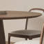 Ensemble de table de salle à manger ronde en bois massif de style rétro-110728901
