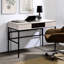 Bureau d'écriture naturel et noir avec port USB