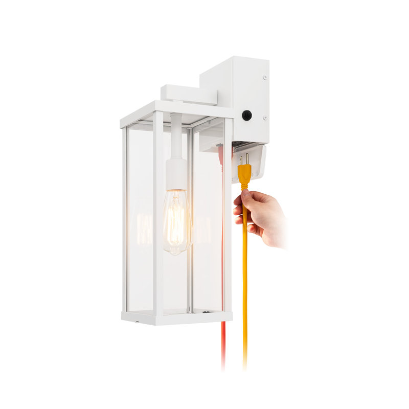 Applique murale d'extérieur classique avec prise GFCI intégrée 1 lumière, 18" H x 5.91" W x 9.06" D, Blanc