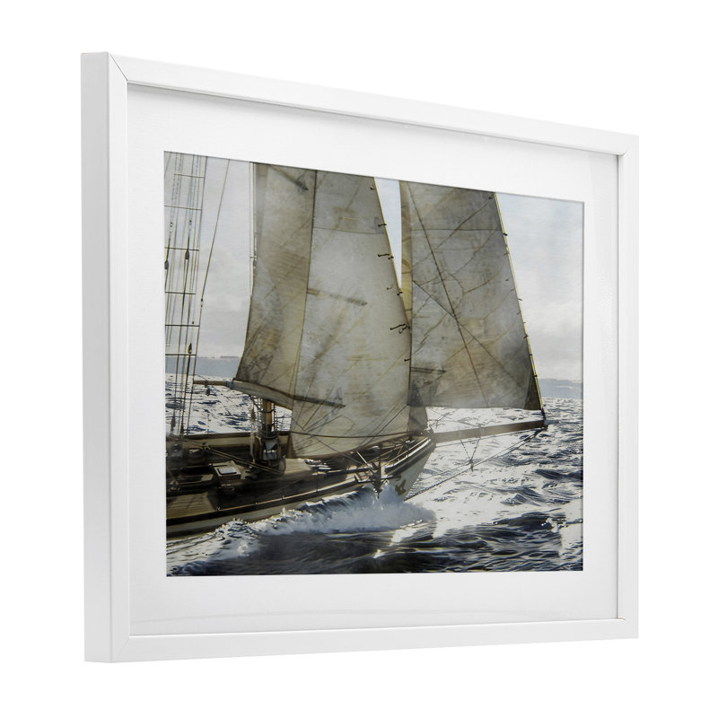 «Ship Sails In Motion», reproduction encadrée sous verre, design par LSR Design Studio, H 14 po x l 20 po, Cadre blanc côtier