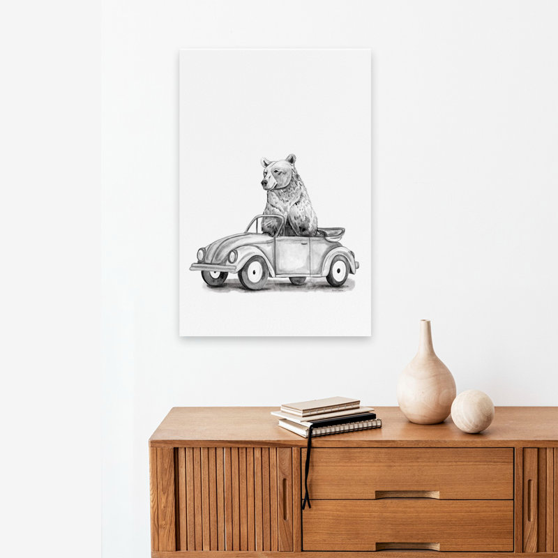 Ours dans une voiture - Ours contemporain dans une voiture de coléoptère, H 24 po x l 16 po