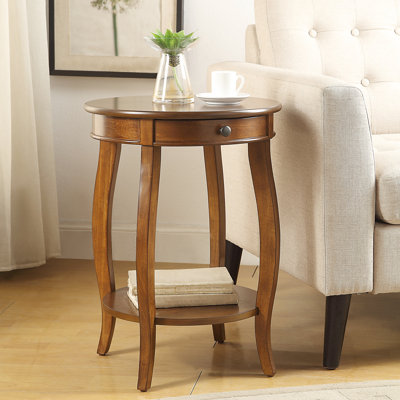 Table de bout en noyer avec tiroir et tablette pour l'organisation de la chambre à coucher