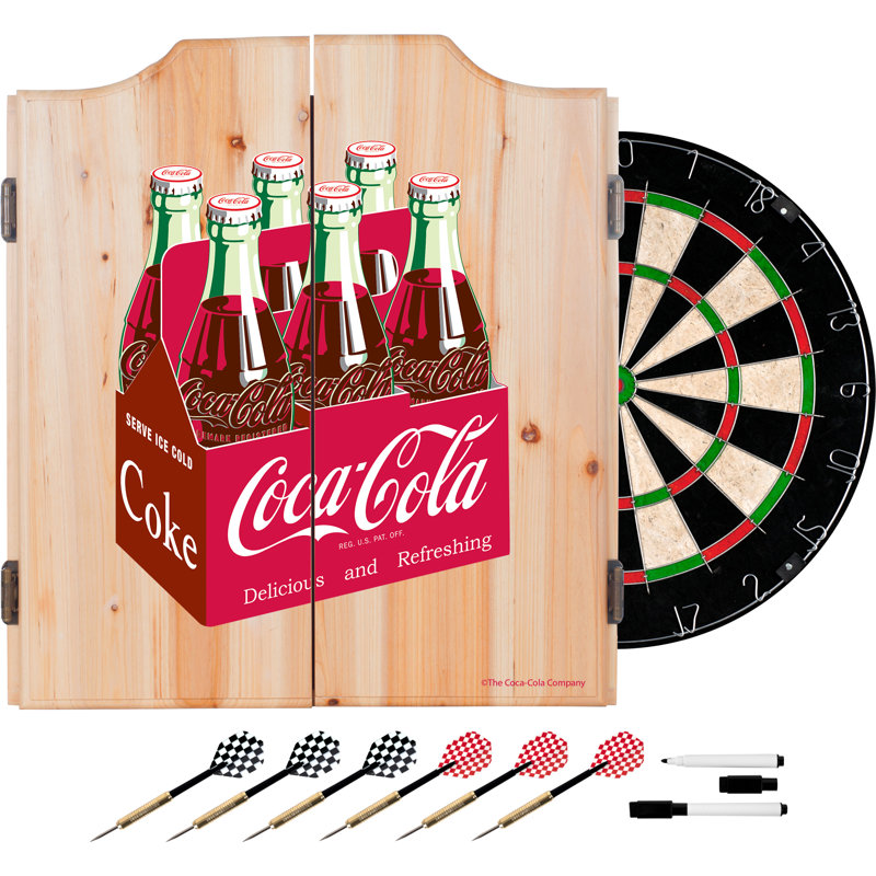 Ensemble de jeu de fléchettes et cabinet coca cola