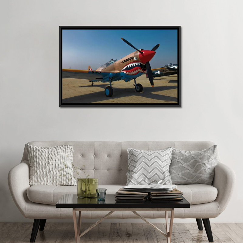 «Nose Art on a Curtiss P-40E Warhawk», reproduction de photo sur toile, H 18 po x l 26 po x P 1,5 po, Toile avec cadre noir