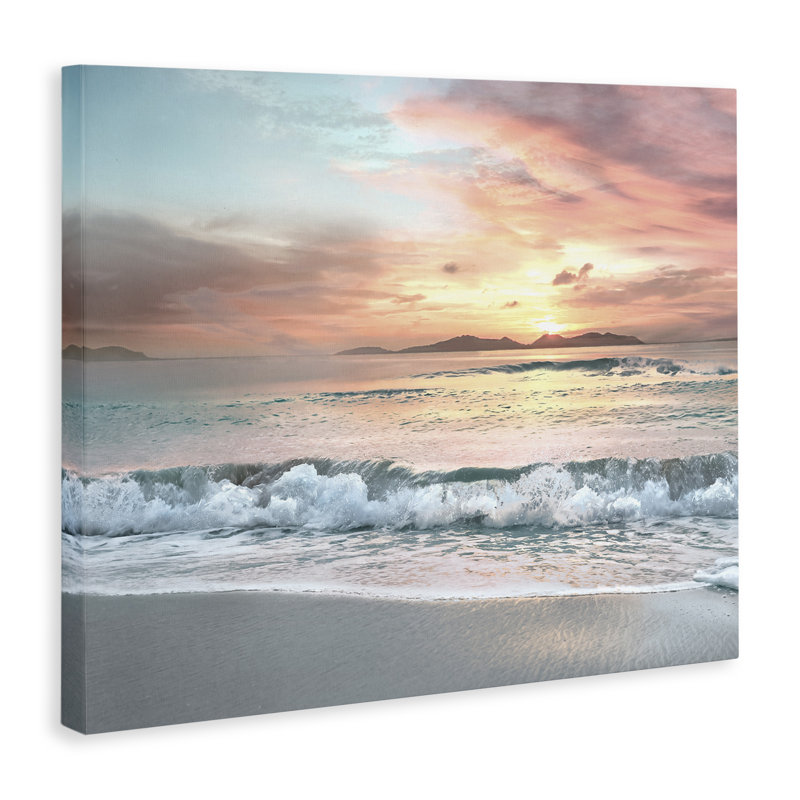 «Morning Sunrise Beach Landscape Distant Mountains Rolling Tide», estampe numérique encadrée noire, art texturé par Mike Calascibetta