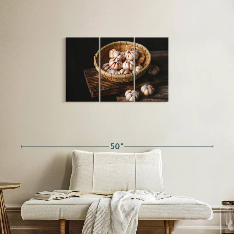 Yarlin Garlic, 20" H x 33" W