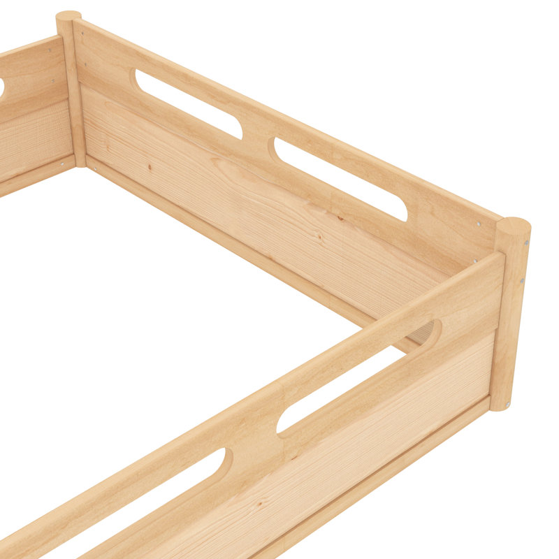 Structure de lit plateforme grand format avec garde-corps, lattes en pin, en bois et à profil bas, matériau de pleine longueur pour profil de nuit reposant, look moderne au sol, aucun sommier requis