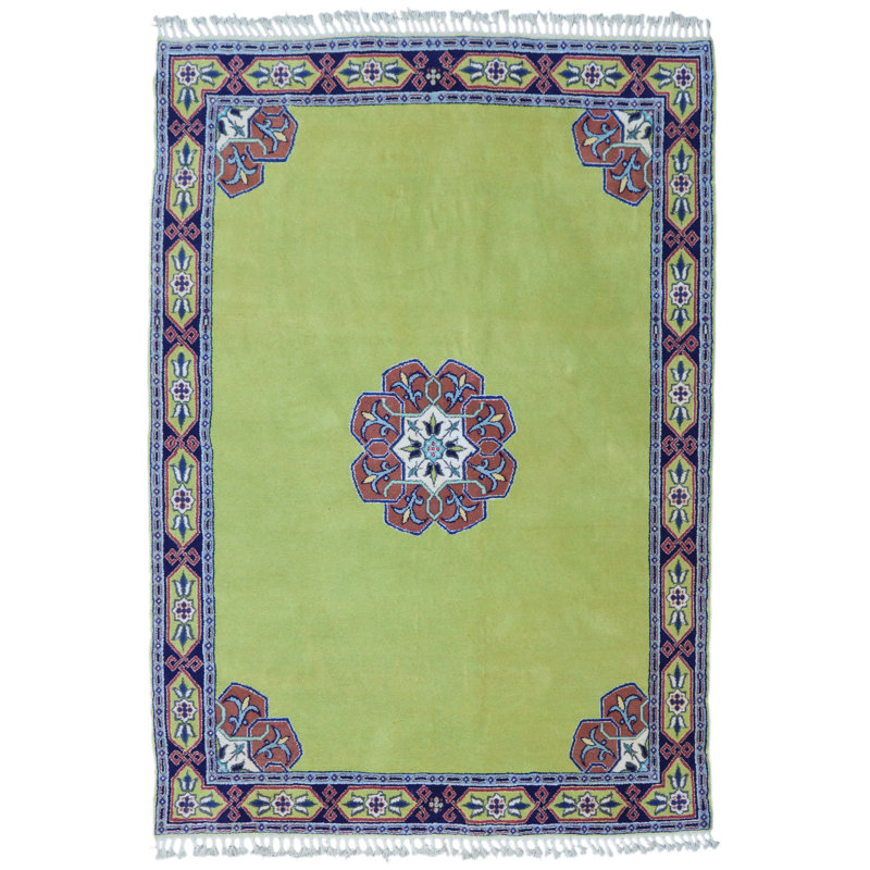 Tapis rectangulaire unique de 5 pi 9 po x 7 pi 5 po années 1990 en vert pistache / bleu / rouille