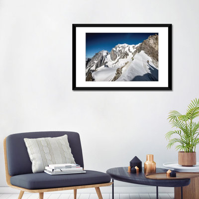 «tour ronde ; massif montant blanc touchpad « on the border » entre la france et l’italie iii», reproduction de photo sur toile