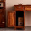Ensemble de bureau et de chaises en bois massif