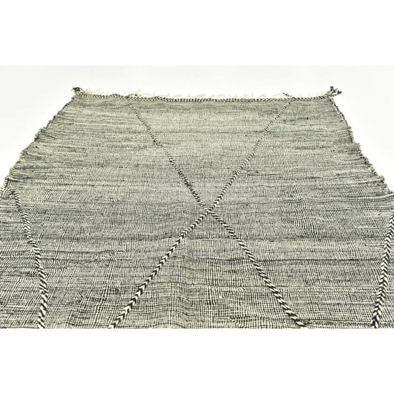 Iraheta Black Rug