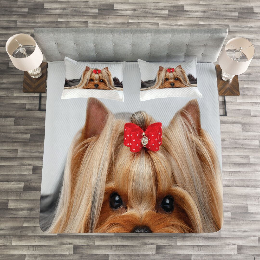 Gestepptes Bettdecken-Set, Liegender Hund Ribbon Liebe, Yorkie, Pale Caramel Sand Braun